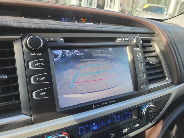 Used 2016 Toyota Highlander XLE FWD image 36