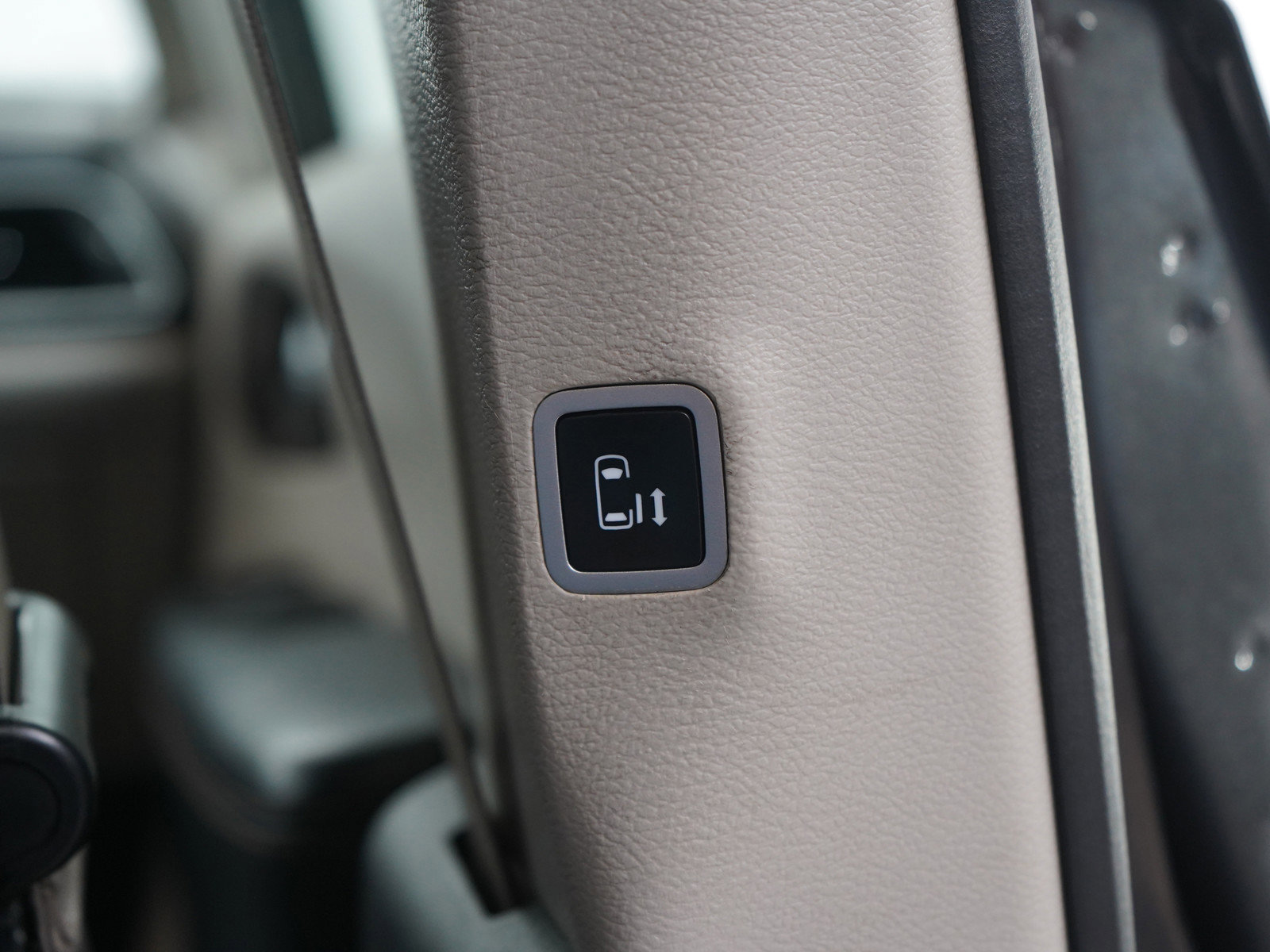 Used 2019 Chrysler Pacifica Touring-L image 17