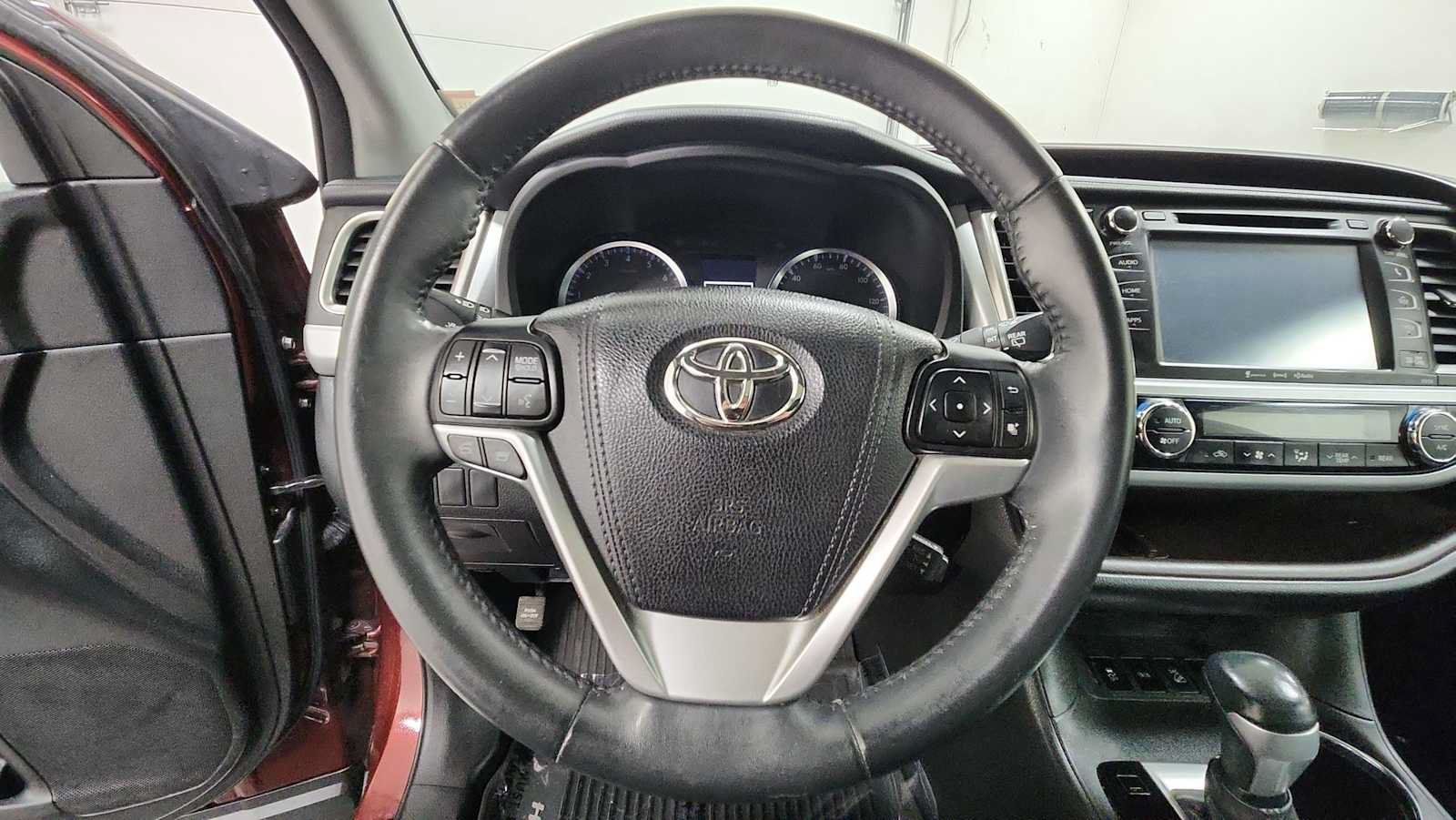 Used 2016 Toyota Highlander XLE AWD/4WD image 16