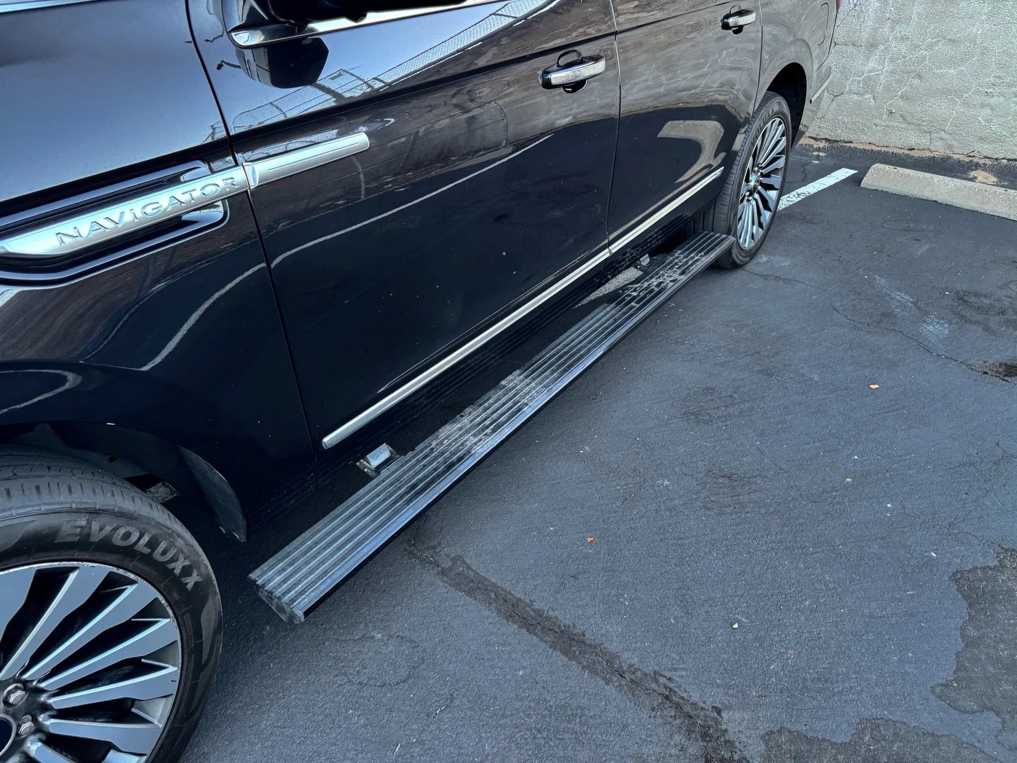 Used 2019 Lincoln Navigator L Reserve AWD/4WD image 11