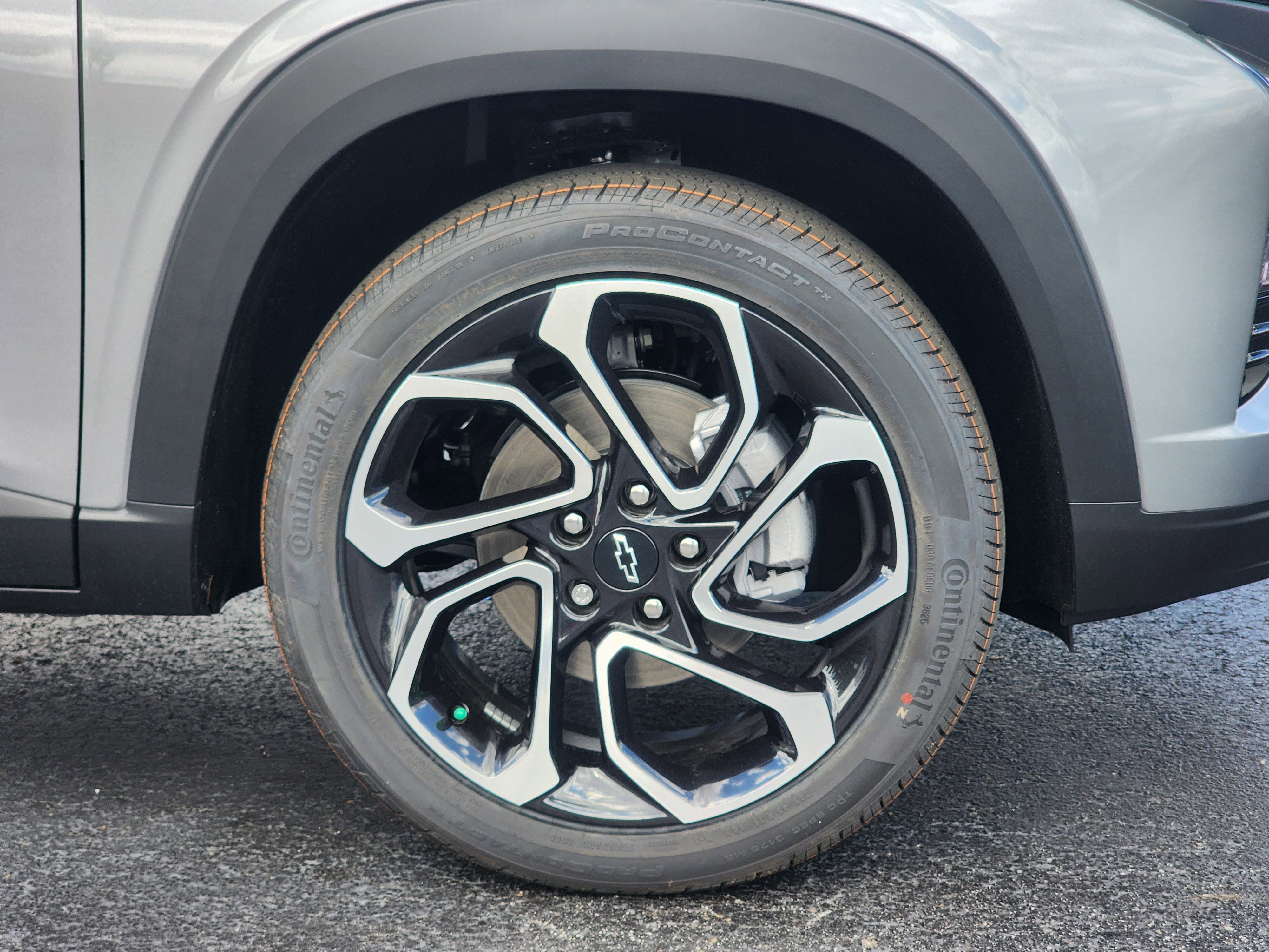 New 2026 Chevrolet Trax RS w/ Sunroof Package FWD image 6