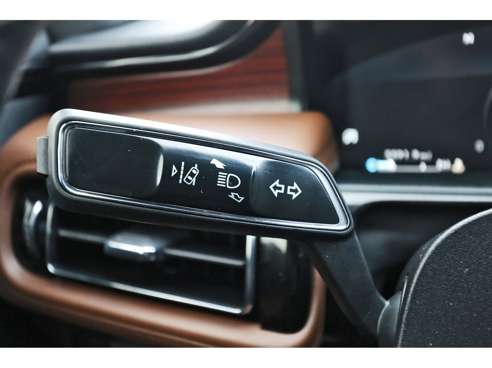 Used 2022 Lincoln Nautilus Reserve w/ Equipment Group 201A image 20