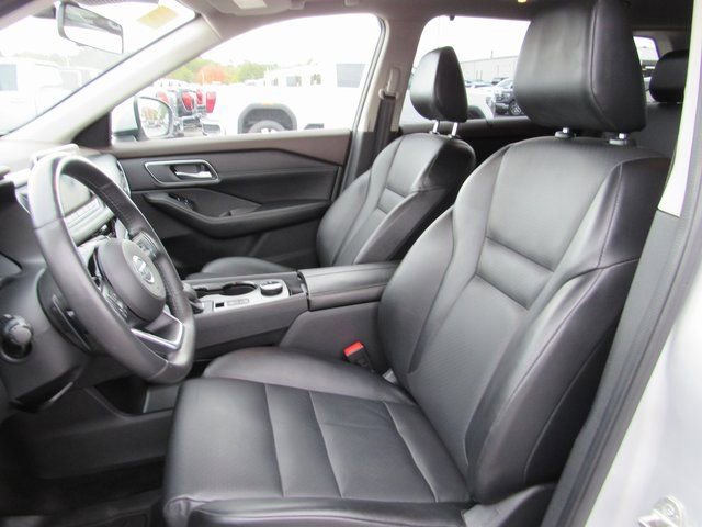 Used 2021 Nissan Rogue SV w/ Premium Package image 11