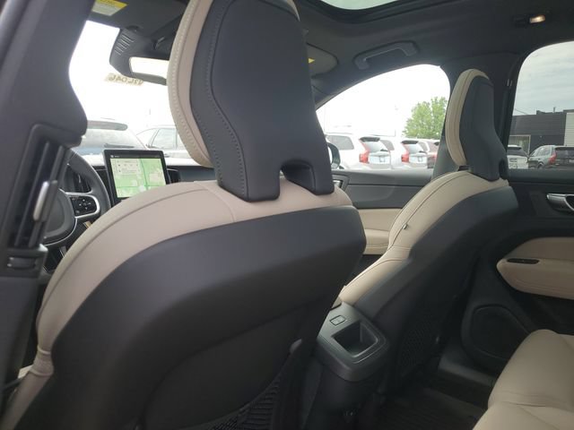 New 2026 Volvo XC60 B5 Plus w/ Protection Package Premier AWD/4WD image 31
