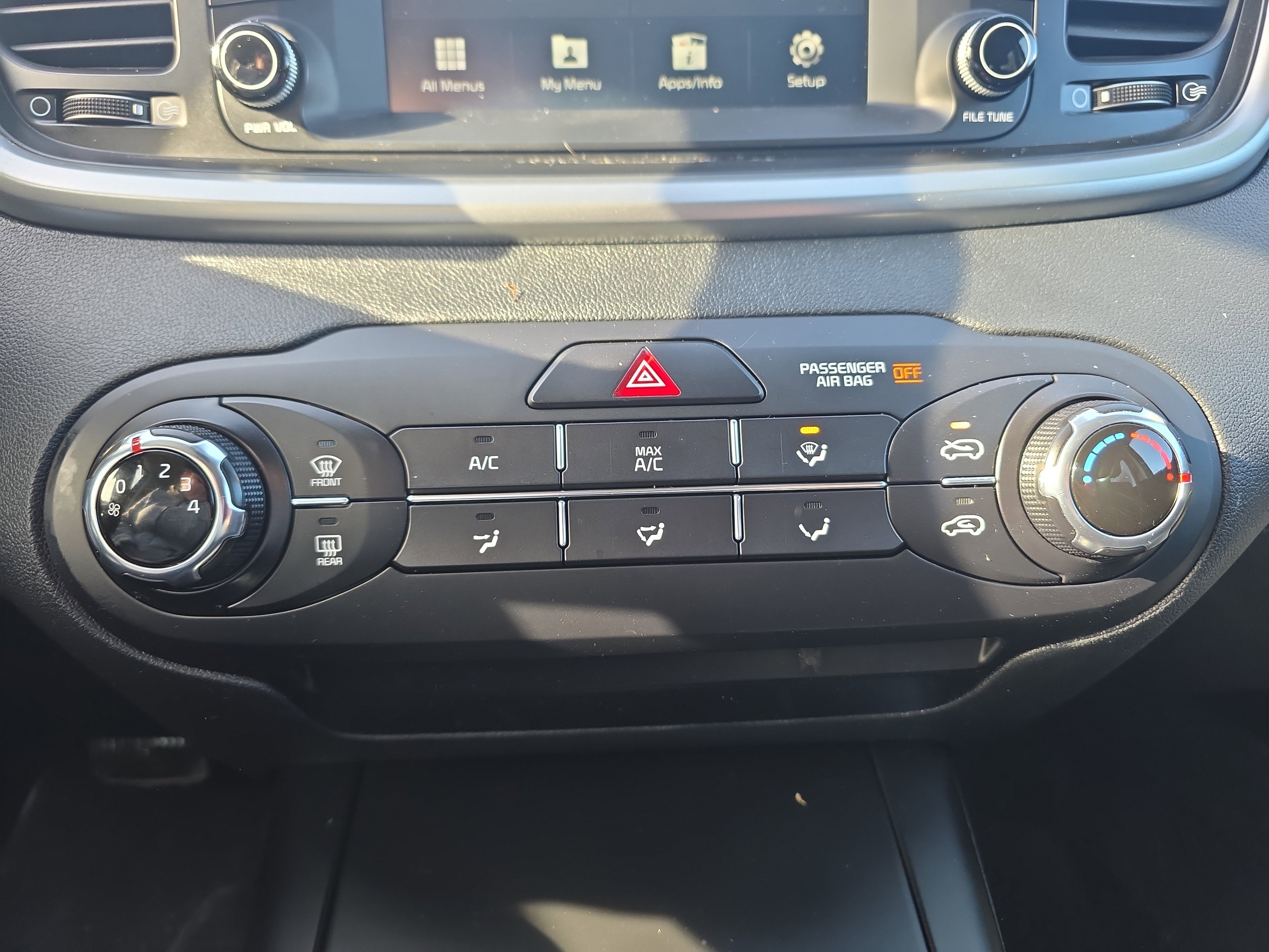 Used 2019 Kia Sorento LX image 40