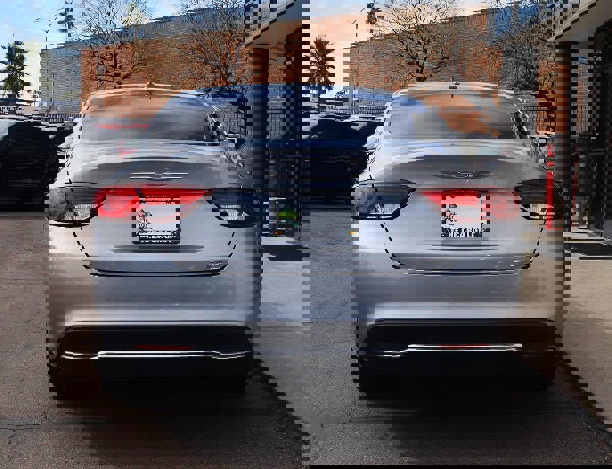 Used 2017 Chrysler 200 Limited Platinum image 11