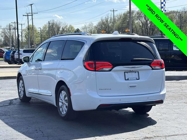 Used 2019 Chrysler Pacifica Touring-L image 2