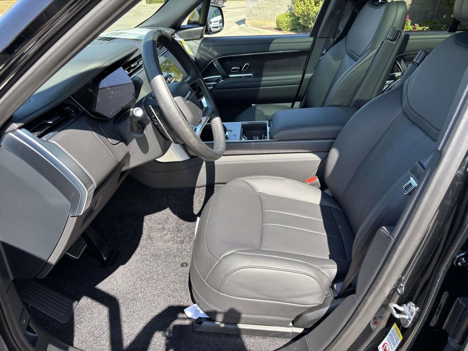 New 2025 Land Rover Range Rover SE image 10