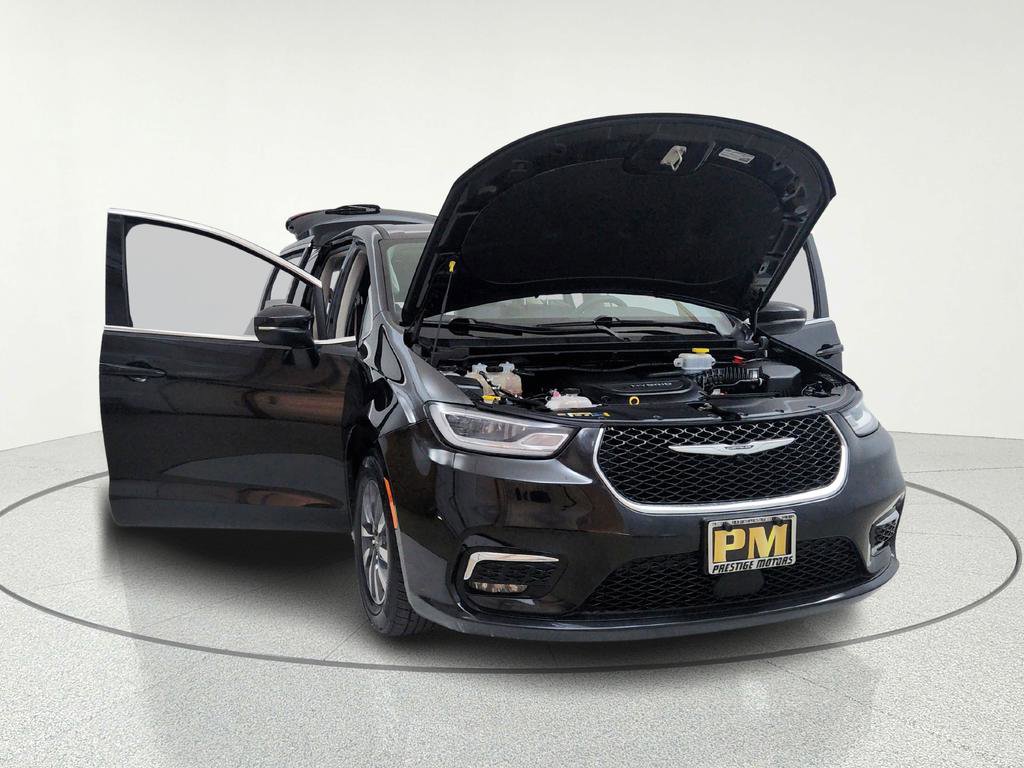 Used 2023 Chrysler Pacifica Touring-L FWD image 12