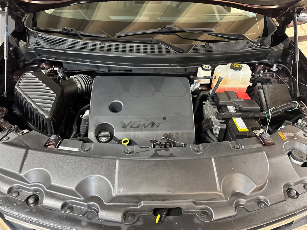 Used 2021 Chevrolet Traverse LT image 13