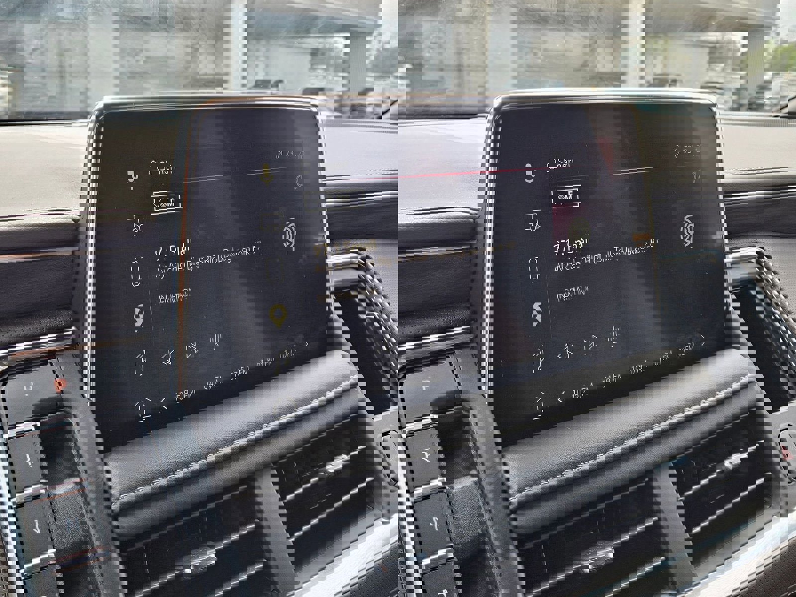 Used 2024 GMC Yukon SLT w/ SLT Luxury Package image 17