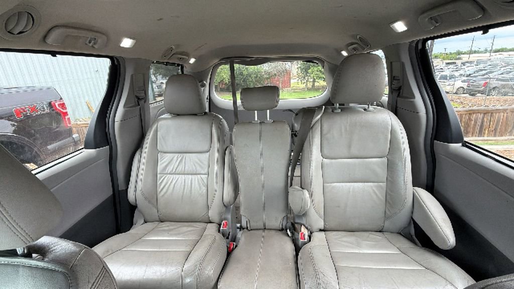Used 2016 Toyota Sienna XLE FWD image 16