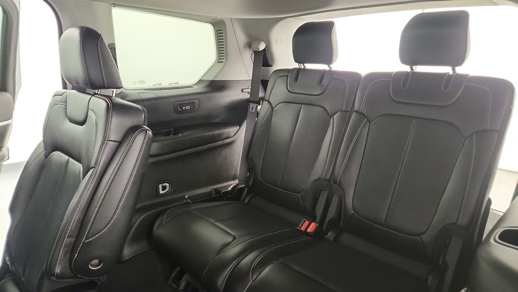 Used 2023 Jeep Grand Cherokee L Limited w/ Luxury Tech Group II image 34