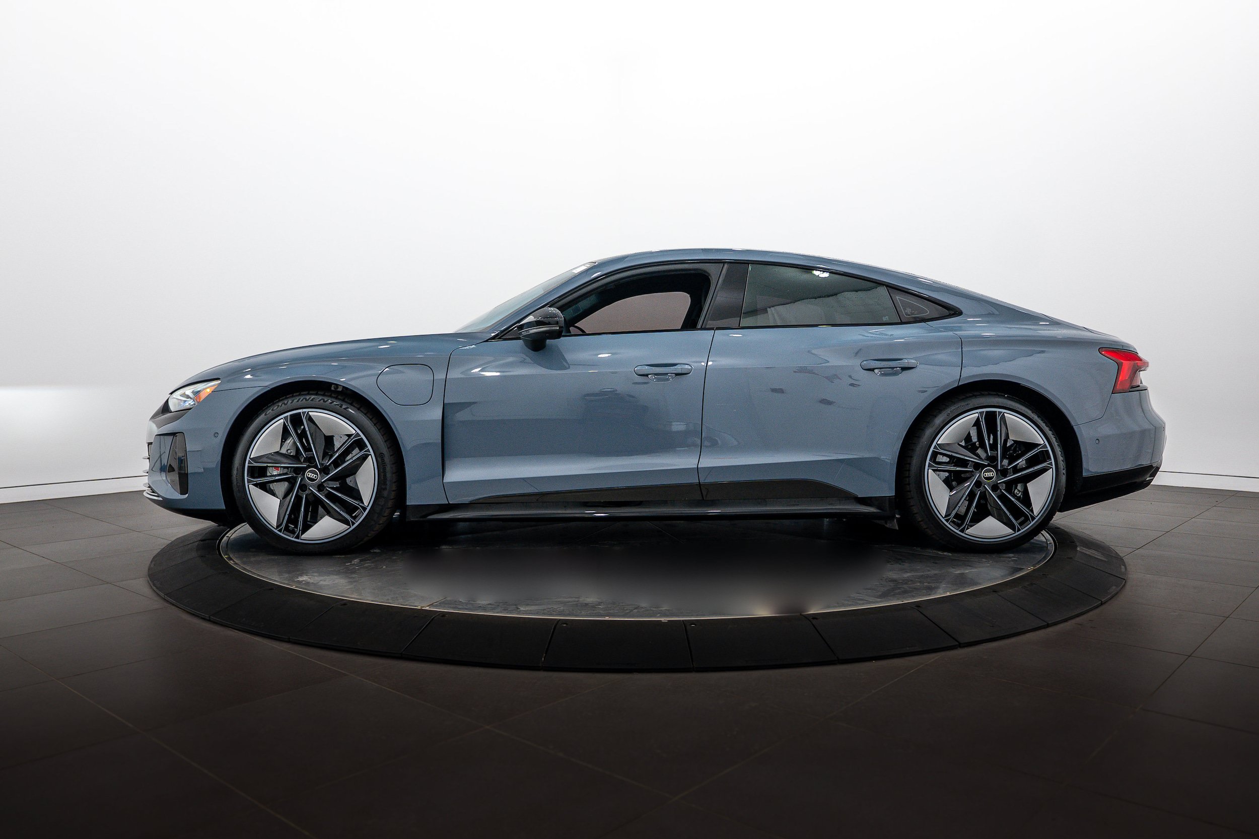 Used 2023 Audi RS e-tron GT w/ Carbon Performance Package AWD/4WD image 6