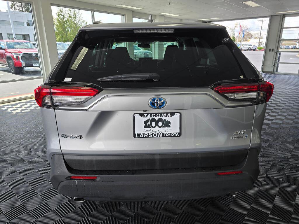 Used 2024 Toyota RAV4 XLE AWD/4WD image 4