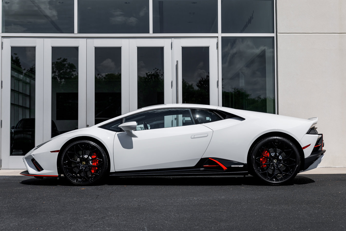 Used 2022 Lamborghini Huracan EVO RWD image 7