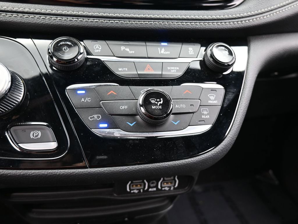Used 2023 Chrysler Pacifica Touring-L w/ S Appearance Package image 23