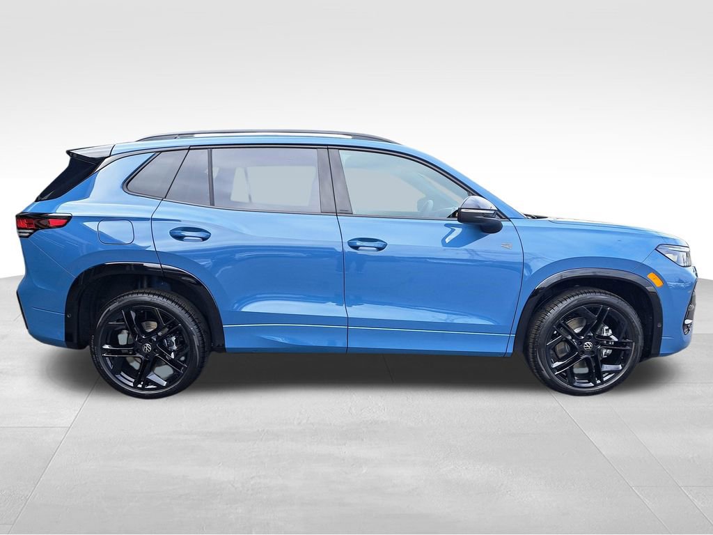 New 2025 Volkswagen Tiguan SE R-Line AWD/4WD image 4