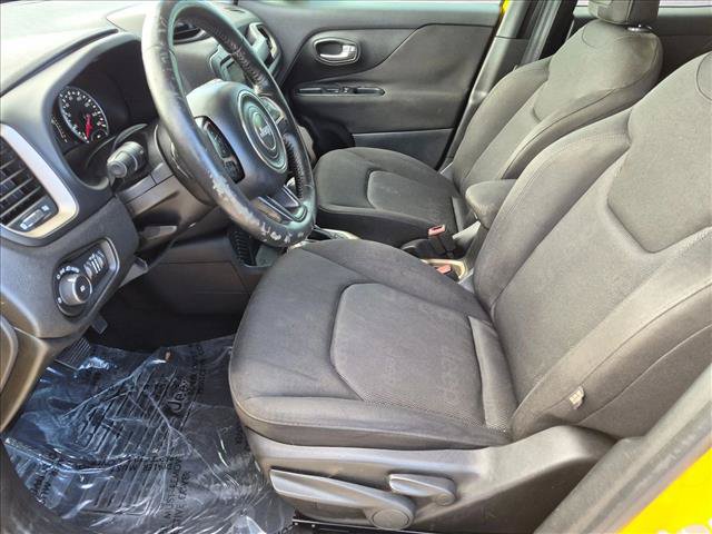 Used 2016 Jeep Renegade Latitude FWD image 15
