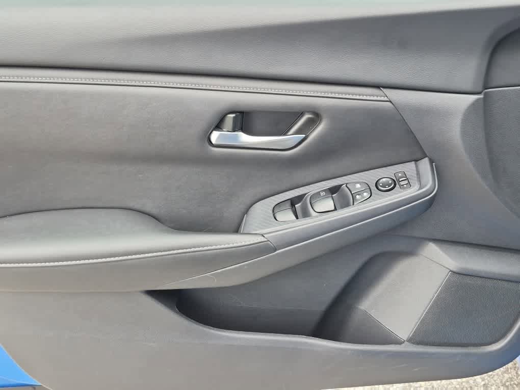 Used 2024 Nissan Sentra SV FWD image 9
