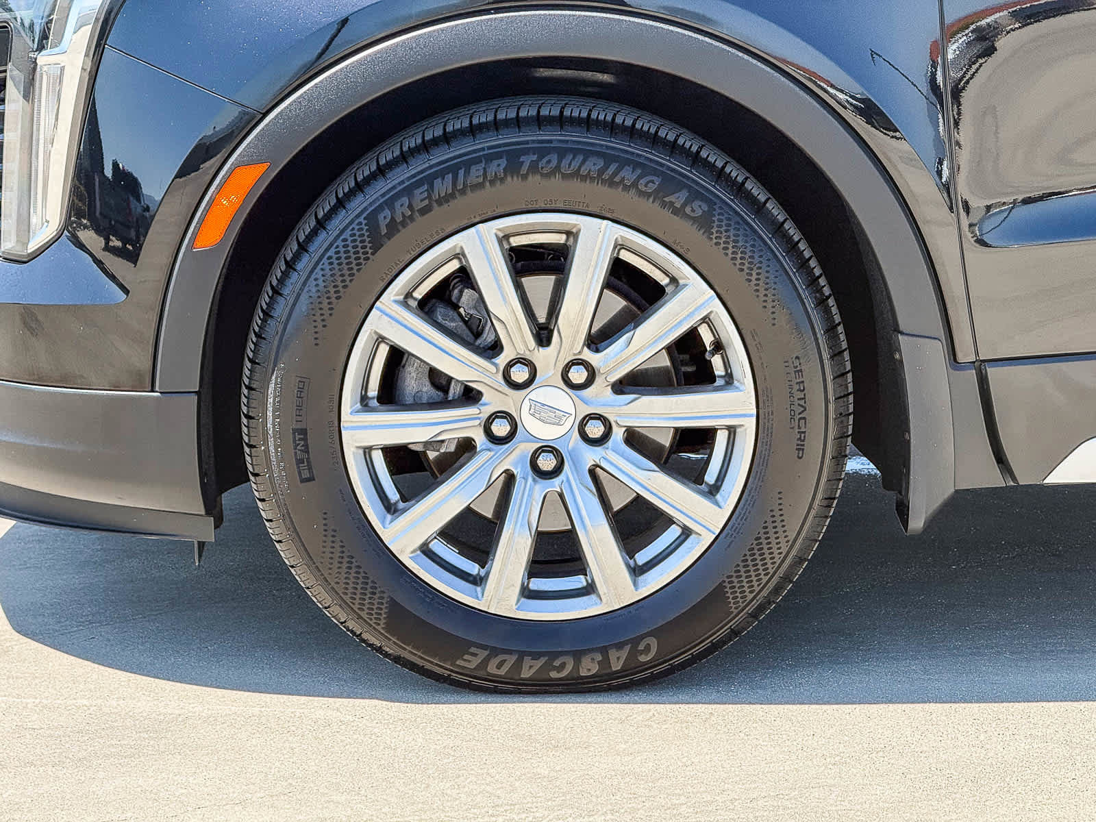 Used 2020 Cadillac XT4 Premium Luxury w/ Driver Awareness Package AWD/4WD image 9