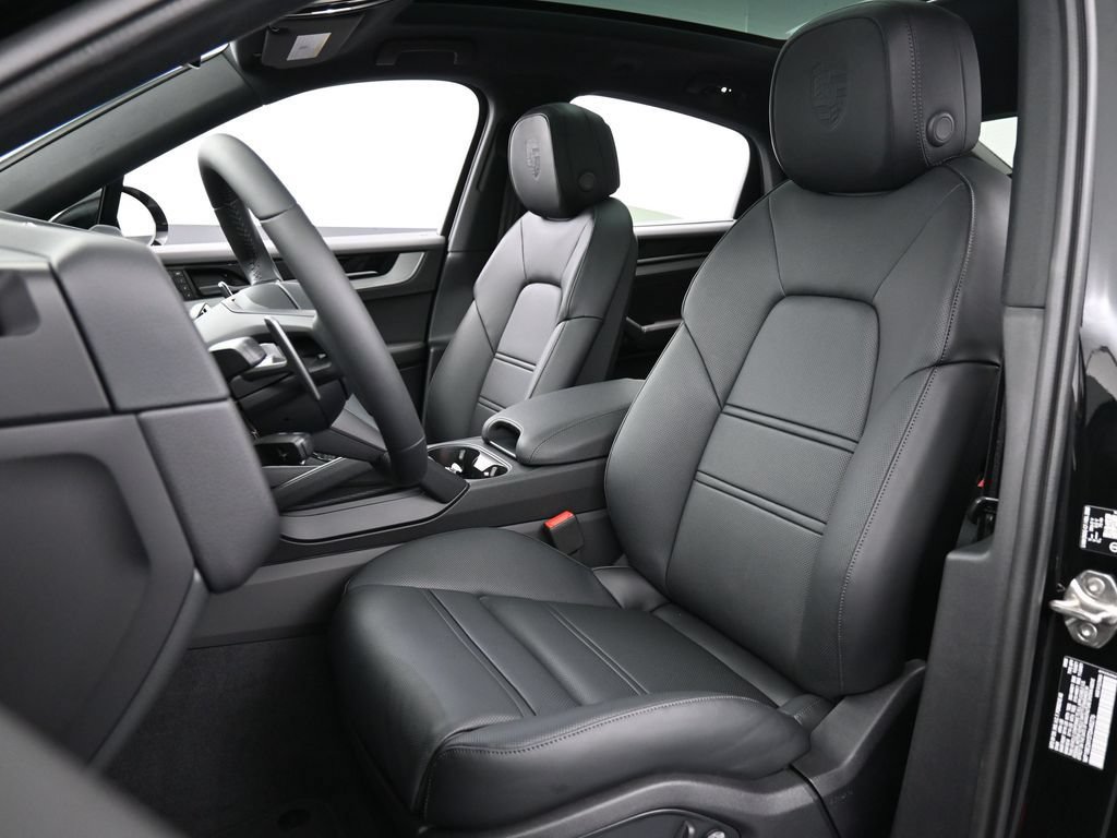 New 2026 Porsche Cayenne E-Hybrid Coupe AWD/4WD image 5