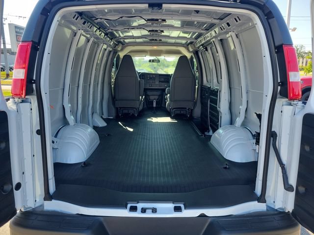 New 2026 GMC Savana 2500 w/ Driver Convenience Package RWD image 7