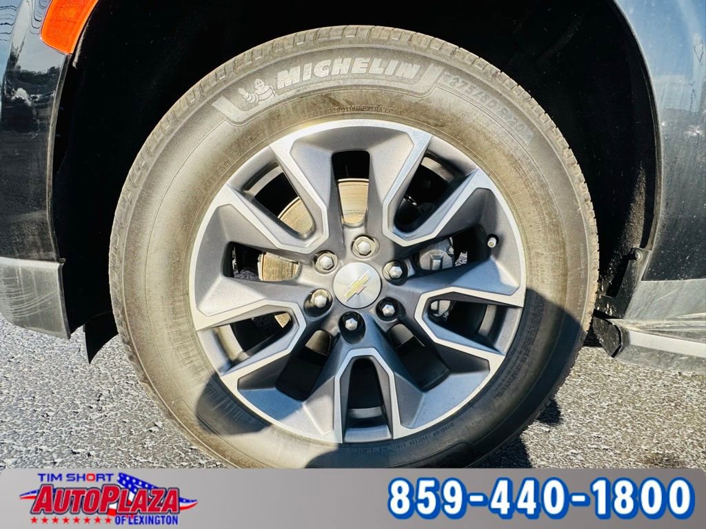 Used 2022 Chevrolet Suburban LT w/ Luxury Package image 6