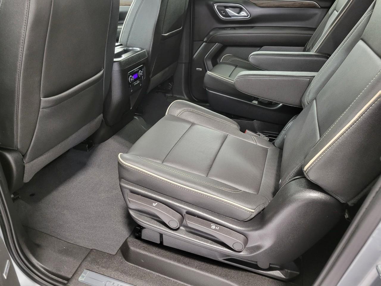 Used 2024 Chevrolet Suburban Premier AWD/4WD image 22