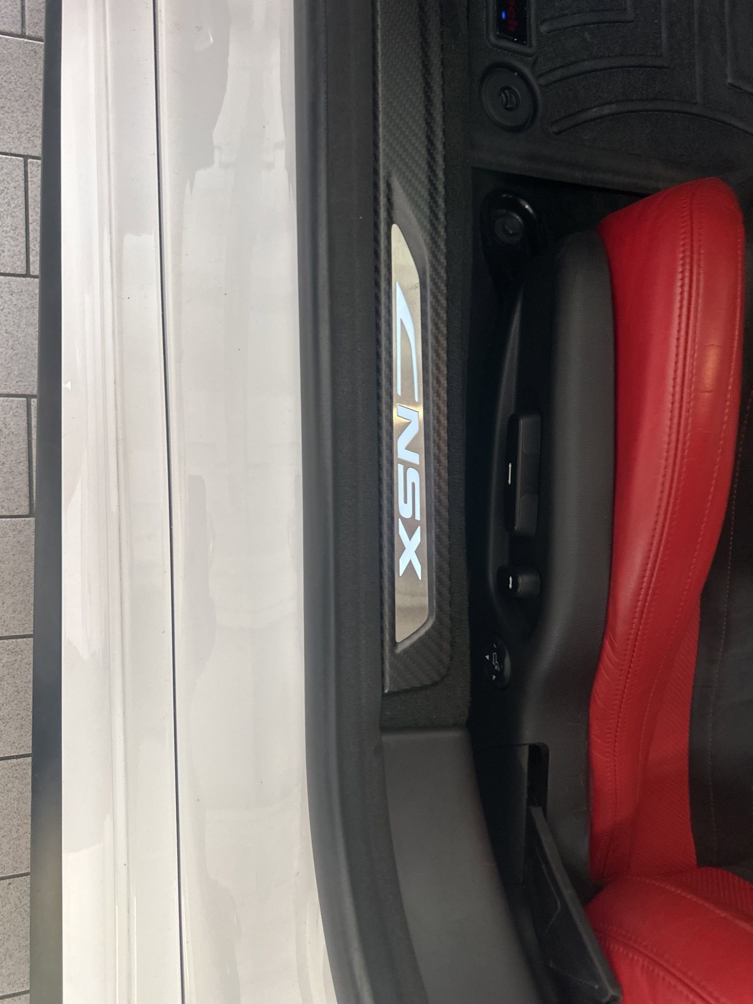 Used 2017 Acura NSX image 34