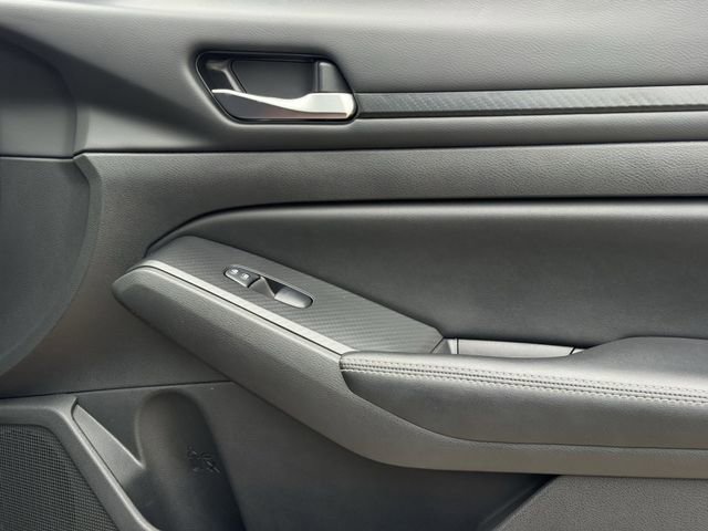 Used 2024 Nissan Altima 2.5 SV FWD image 27