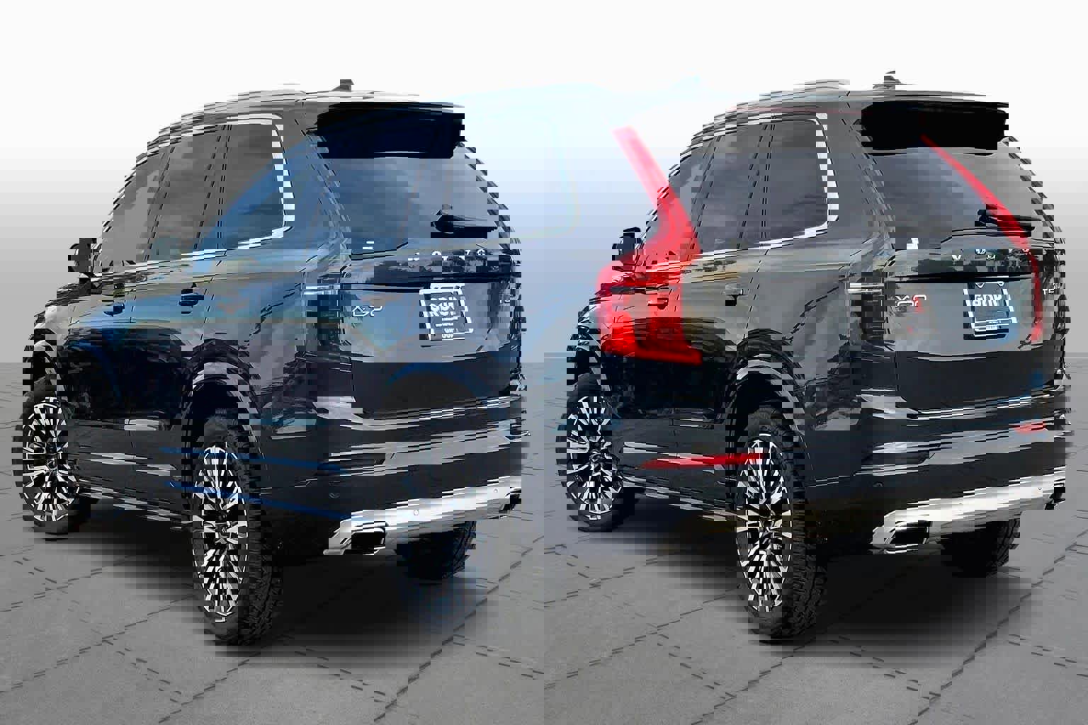 Used 2021 Volvo XC90 T5 Momentum w/ Protection Package Premier image 11