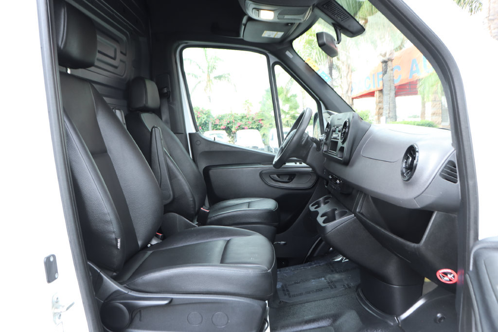 Used 2022 Mercedes-Benz Sprinter 2500 image 34