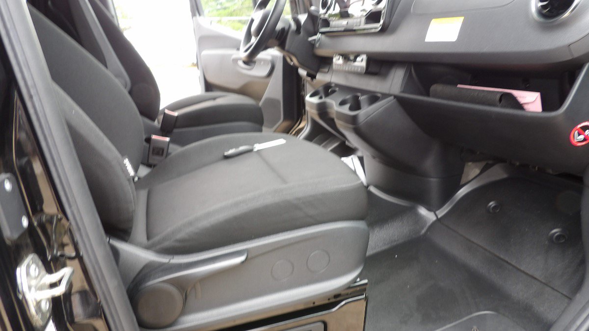 Used 2025 Mercedes-Benz Sprinter 2500 image 24