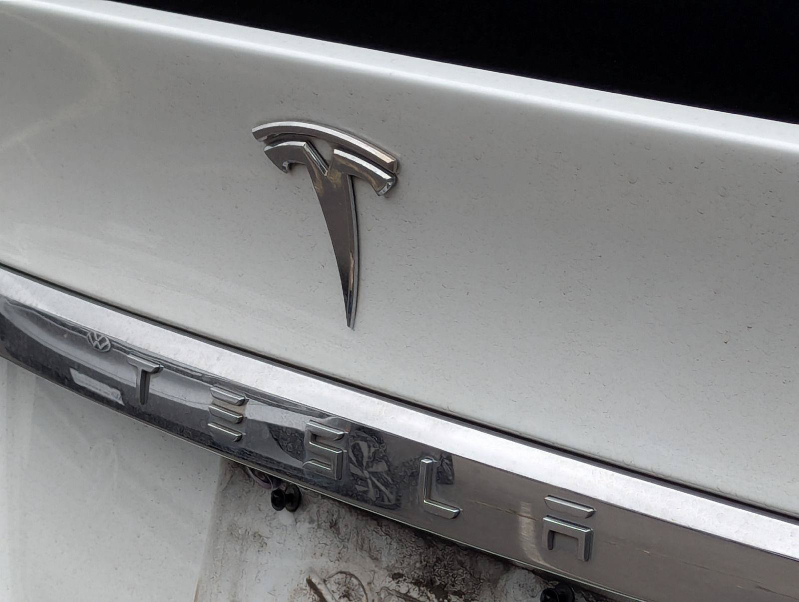 Used 2018 Tesla Model X 75D AWD/4WD image 4