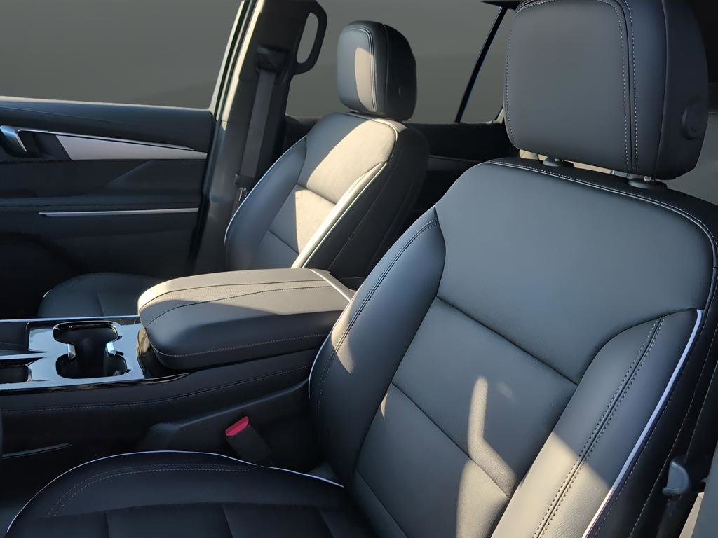 Used 2025 Buick Enclave Preferred image 11