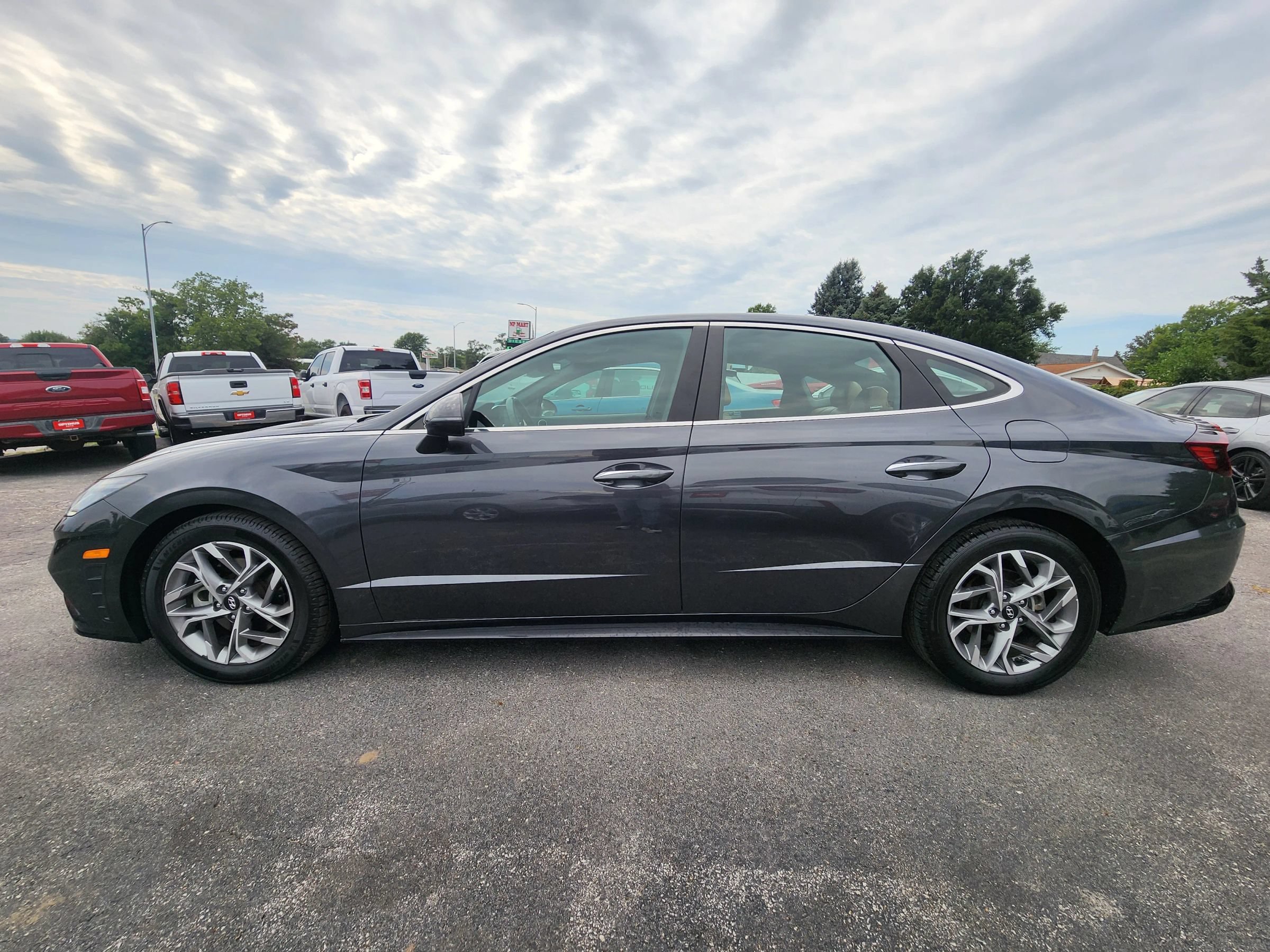 Used 2020 Hyundai Sonata SEL w/ Premium + Sunroof Package FWD image 4
