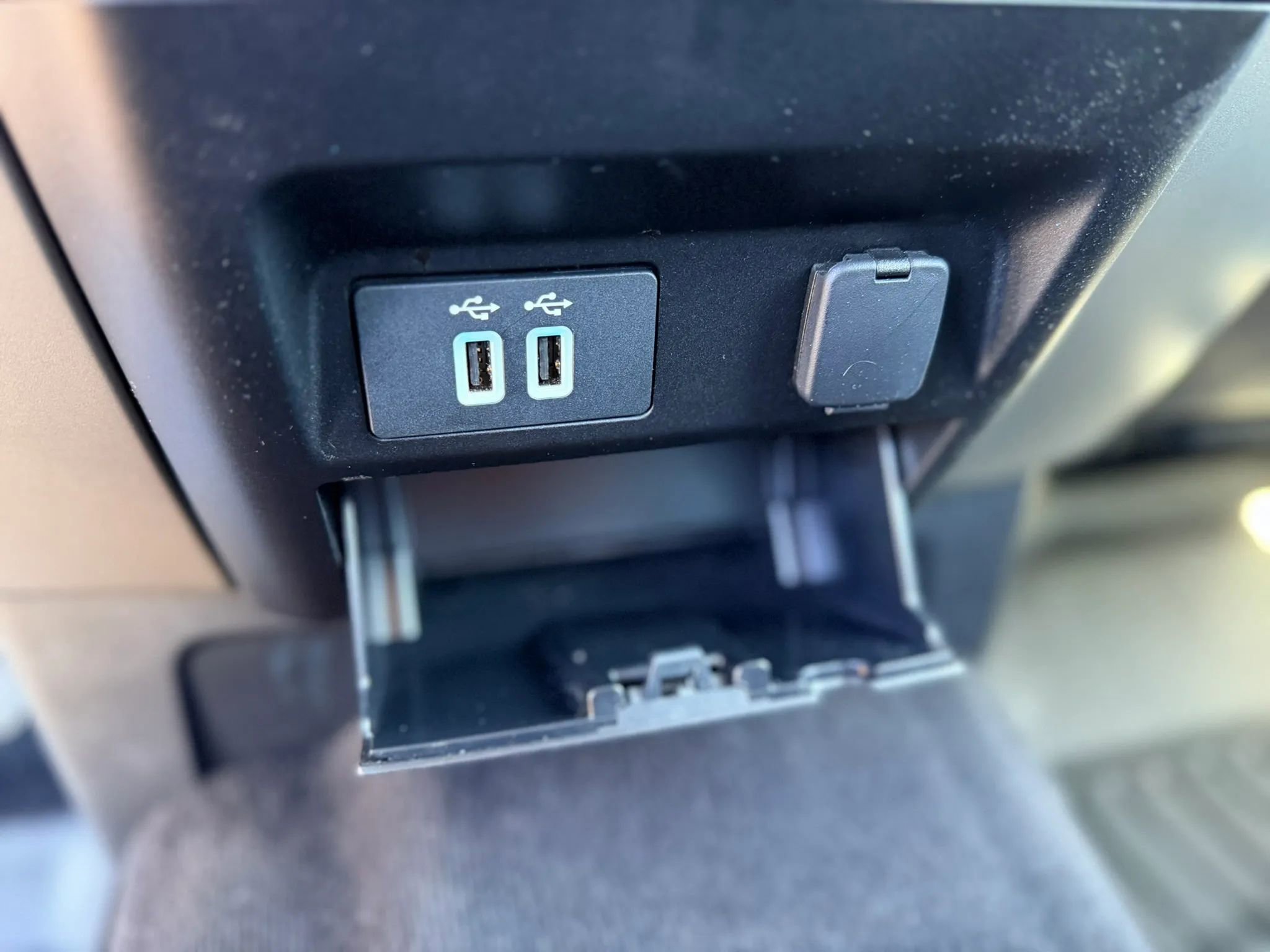 Used 2016 Ford F150 Lariat image 25