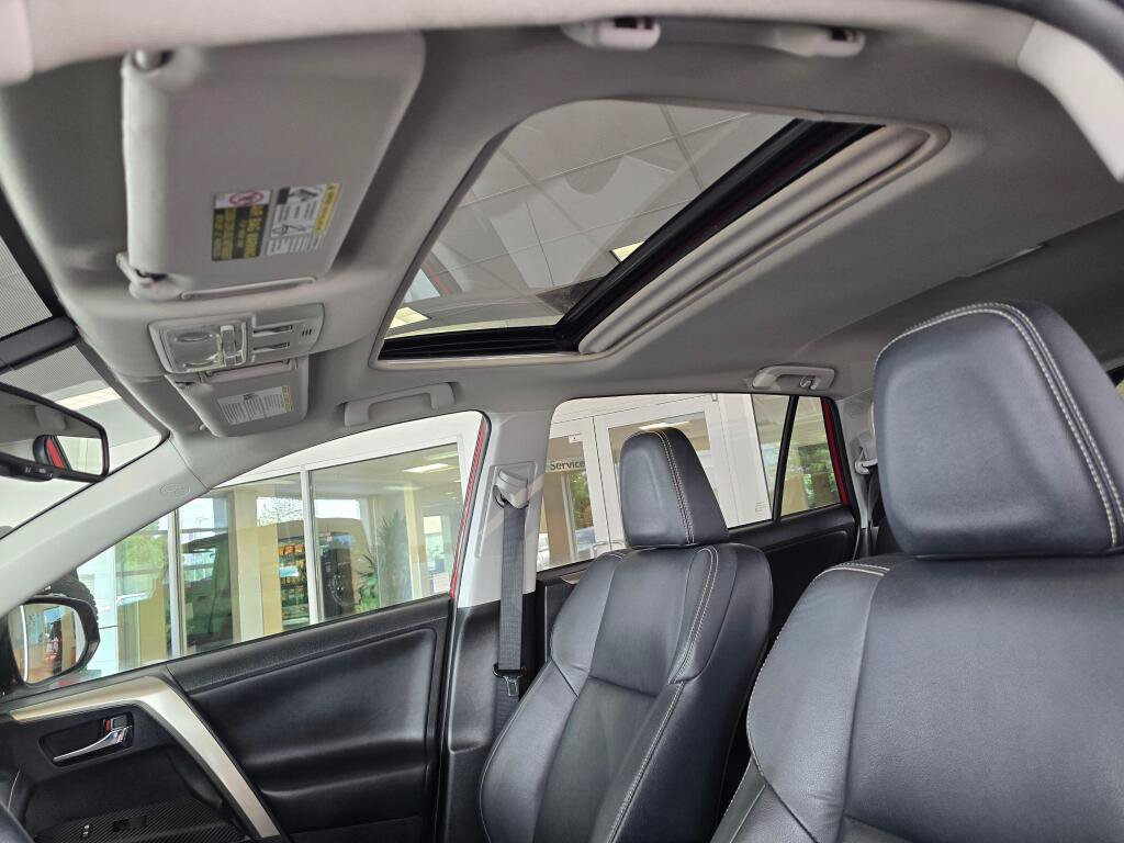 Used 2015 Toyota RAV4 Limited AWD/4WD image 20