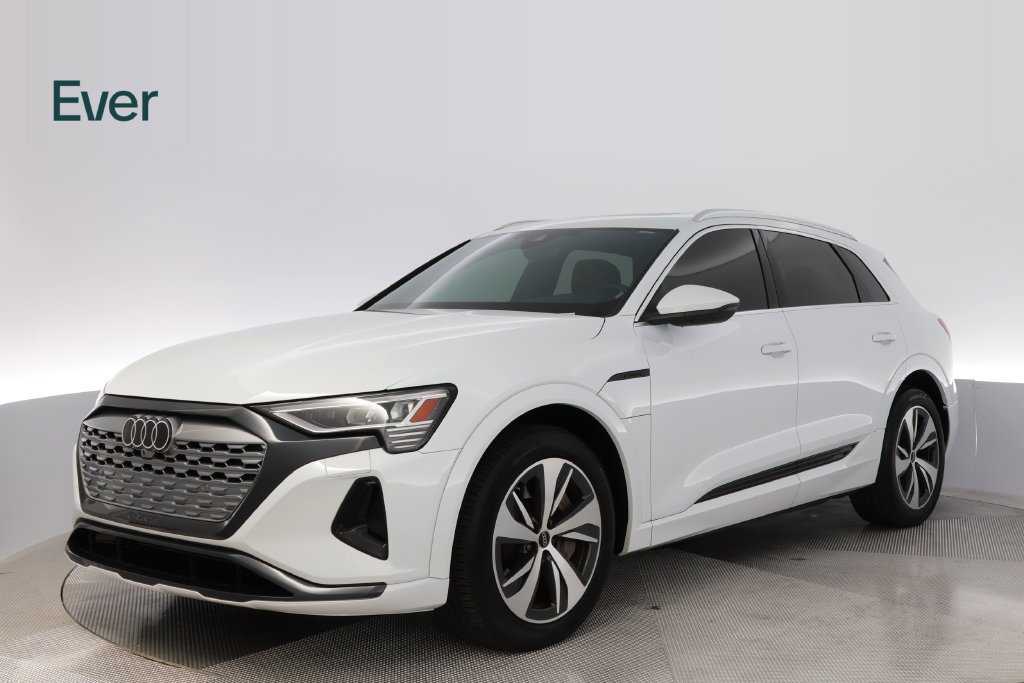 Used 2024 Audi Q8 e-tron Premium AWD/4WD image 2