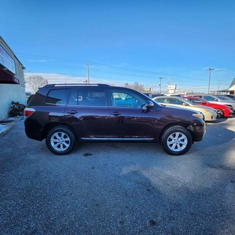 Used 2012 Toyota Highlander SE w/ Tow Pkg AWD/4WD image 8