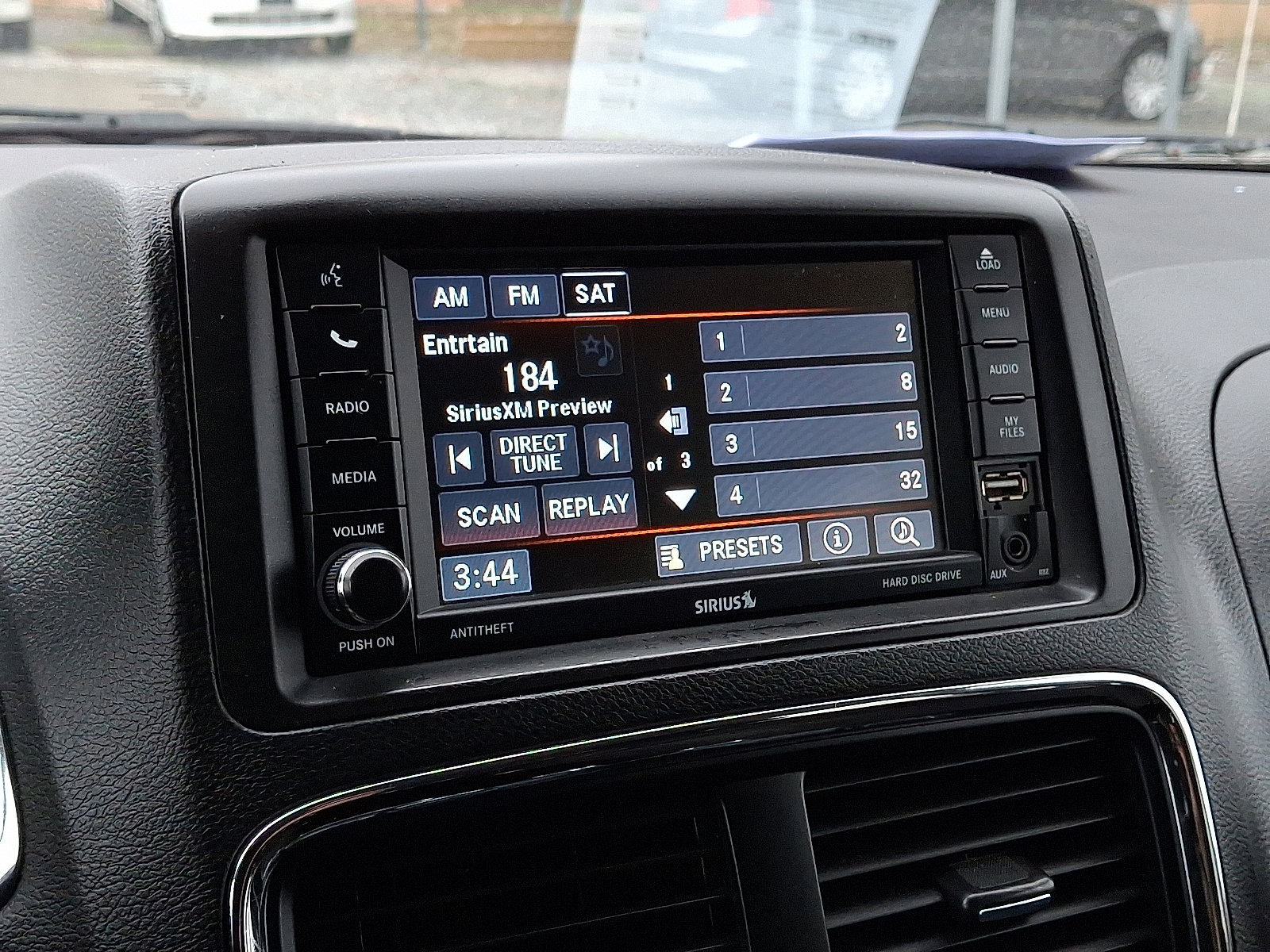 Used 2018 Dodge Grand Caravan SE w/ UConnect Hands-Free Group image 19