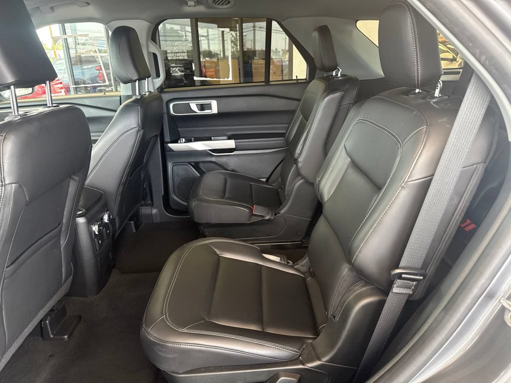 Used 2022 Ford Explorer XLT w/ Equipment Group 202A AWD/4WD image 13