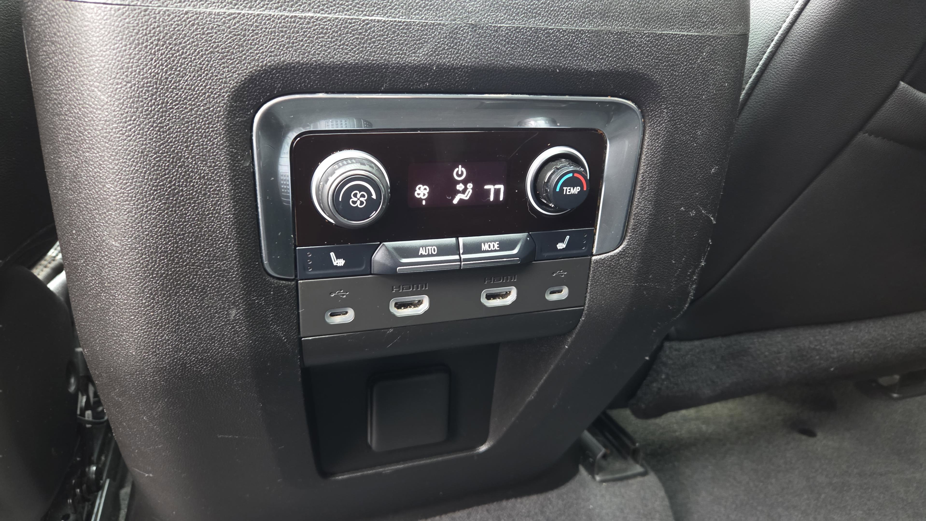 Used 2021 Chevrolet Tahoe High Country w/ Premium Package image 16