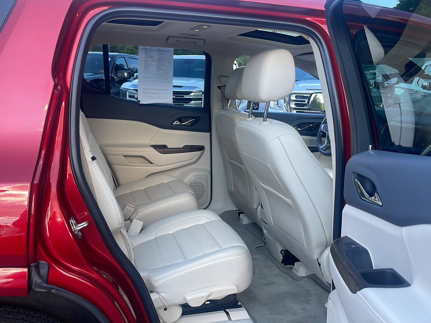 Used 2022 GMC Acadia Denali w/ Denali Ultimate Package AWD/4WD image 16