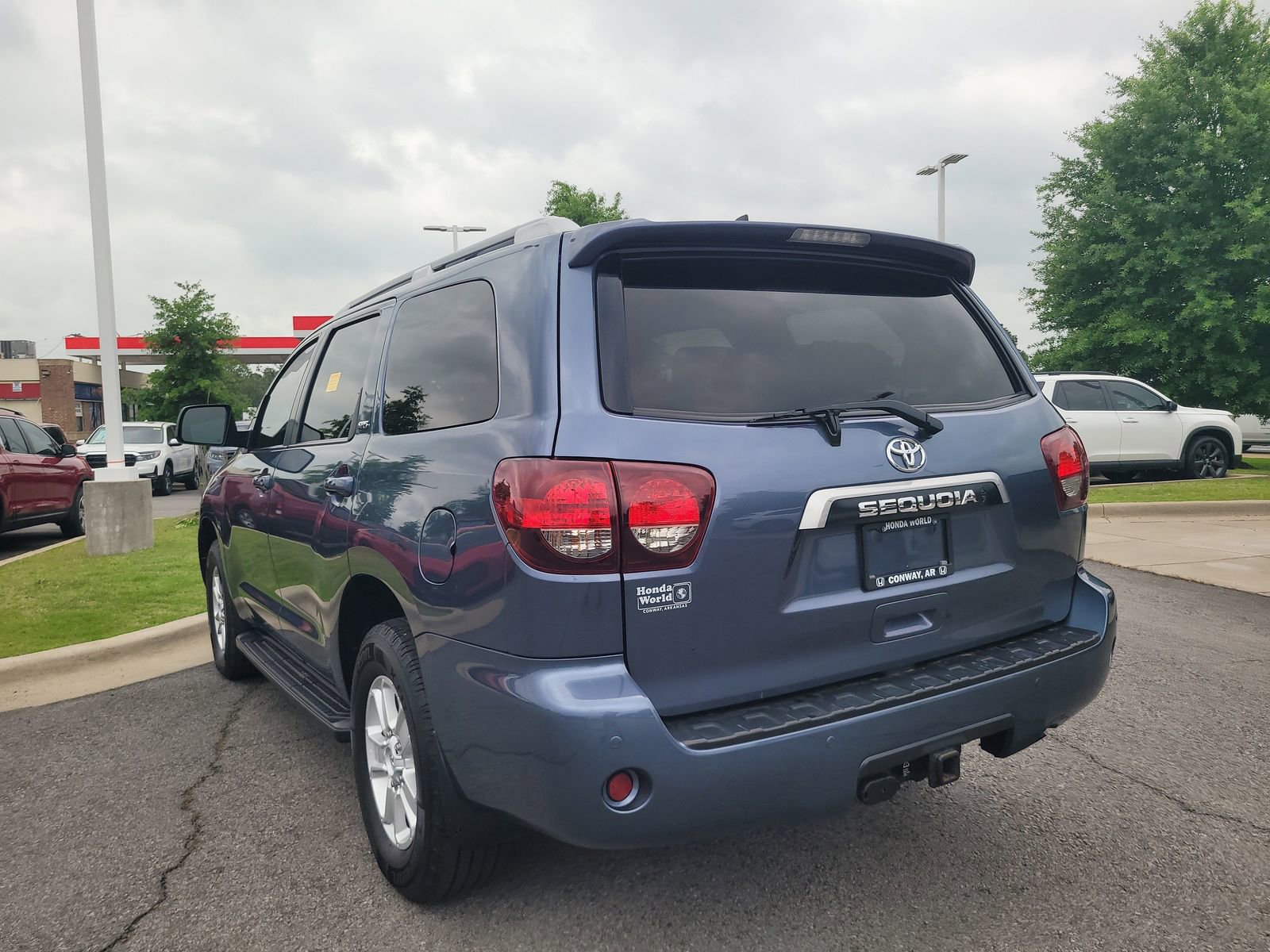 Used 2020 Toyota Sequoia SR5 w/ Carpet Mat Package (TMS) AWD/4WD image 5