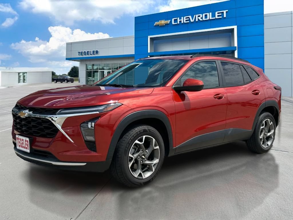 Used 2024 Chevrolet Trax LT FWD image 1