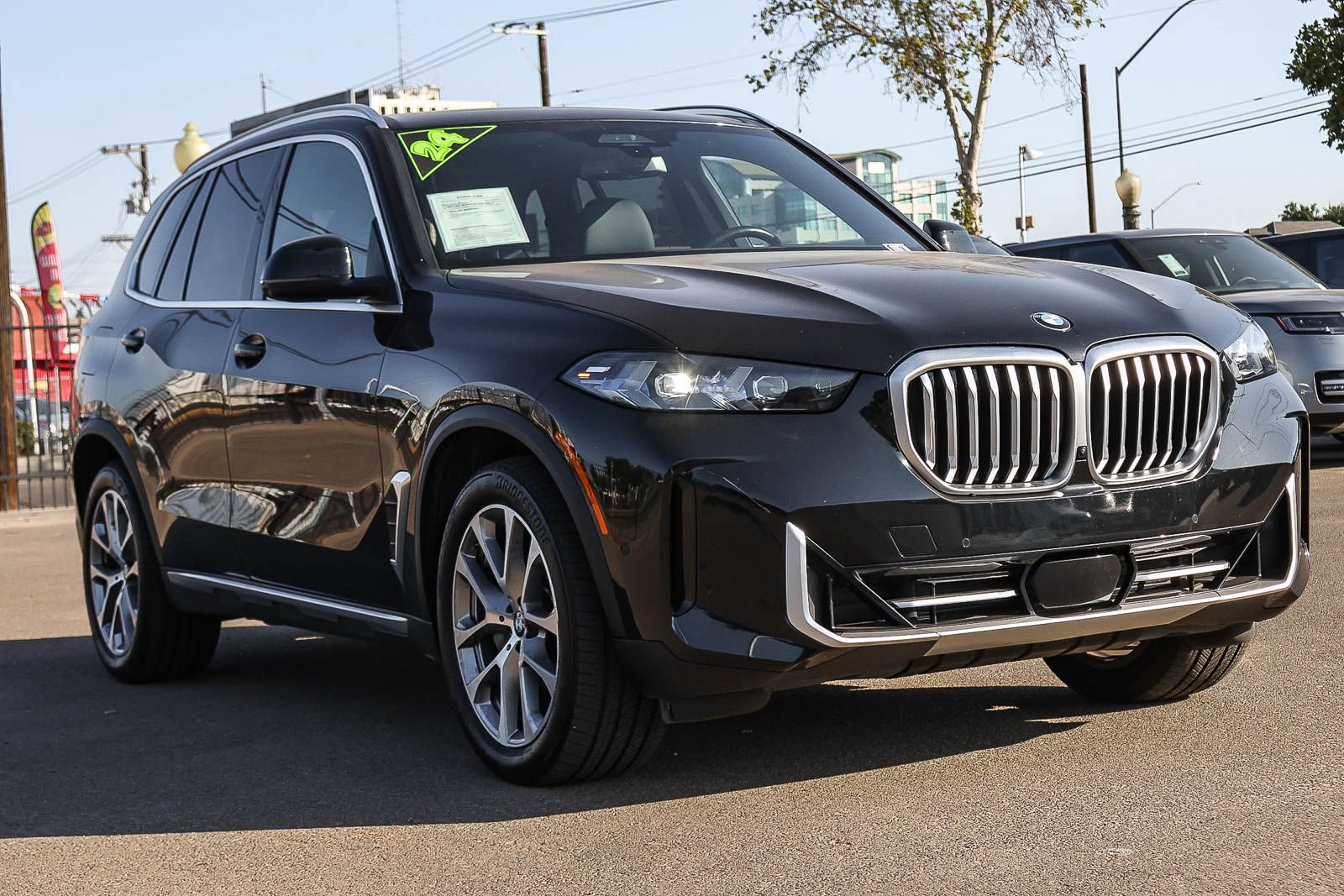 Used 2024 BMW X5 xDrive40i w/ Premium Package AWD/4WD image 3