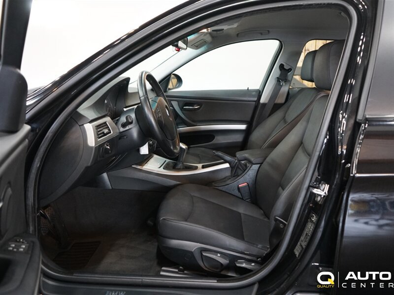 Used 2007 BMW 323i Sedan RWD image 11