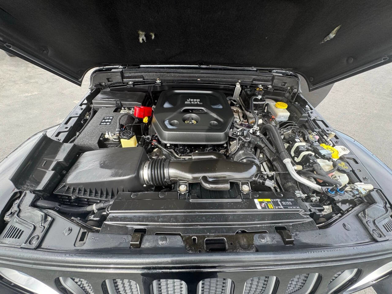 Used 2018 Jeep Wrangler Unlimited Sahara w/ Uconnect 4C Nav & Sound Group image 34